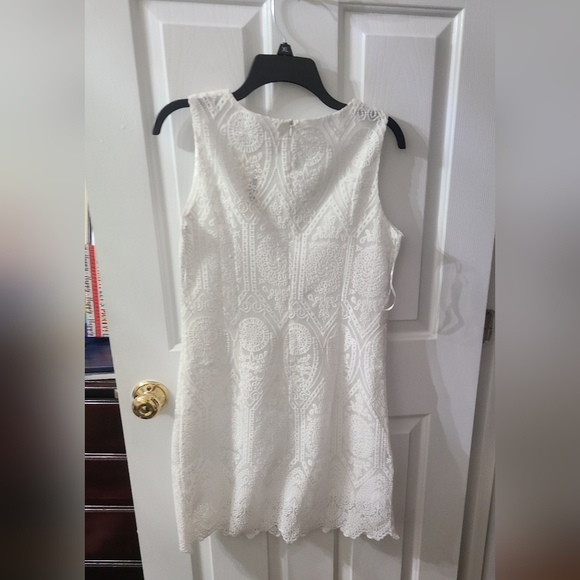 Little white dress - Picture 2 of 3